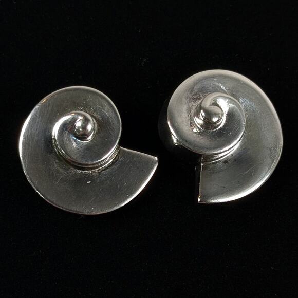 Vintage GIVENCHY Signed Silver Tone Swirl 3-D Shell Clip On Earrings - Picture 3 of 10